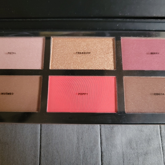๐ H & M Face Forward Palette with Brushes - Picture 4 of 11